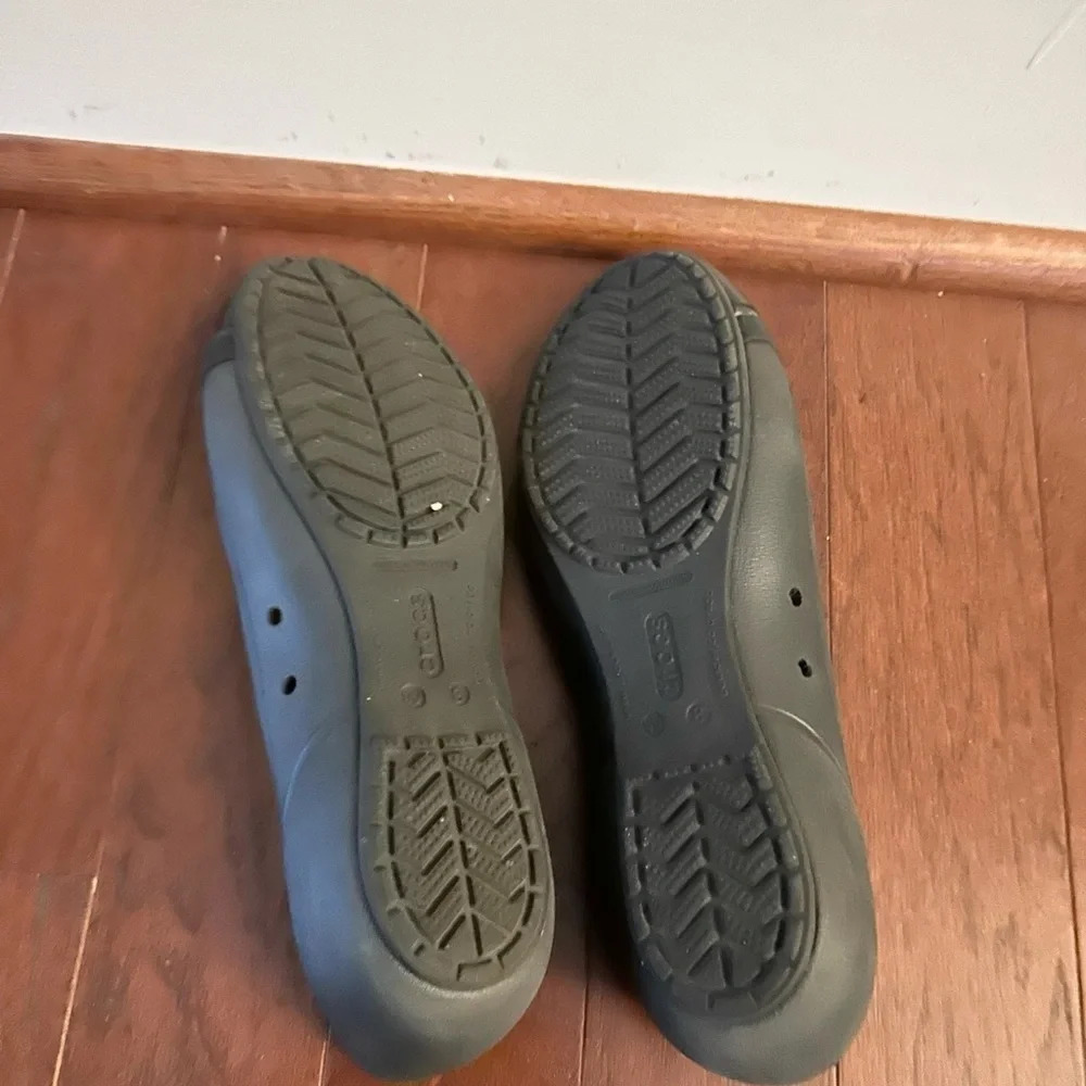 Womens Crocs Black Patent Cap Toe Ballet Flat Slip On Shoes Sz 8 Like New - Picture 6 of 8